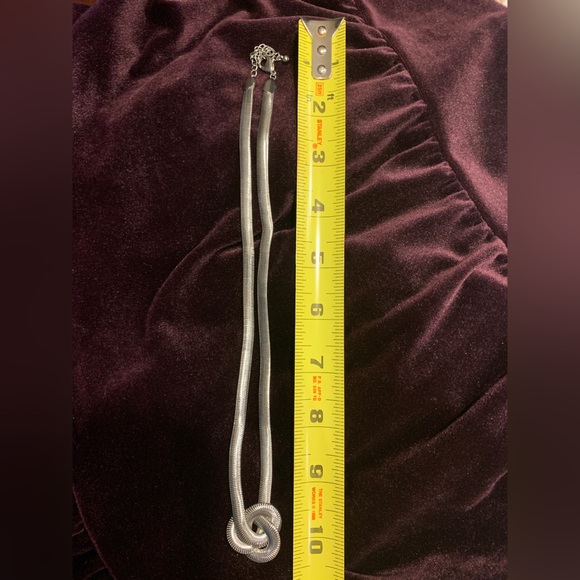 H&M Knot Necklace - Picture 2 of 3